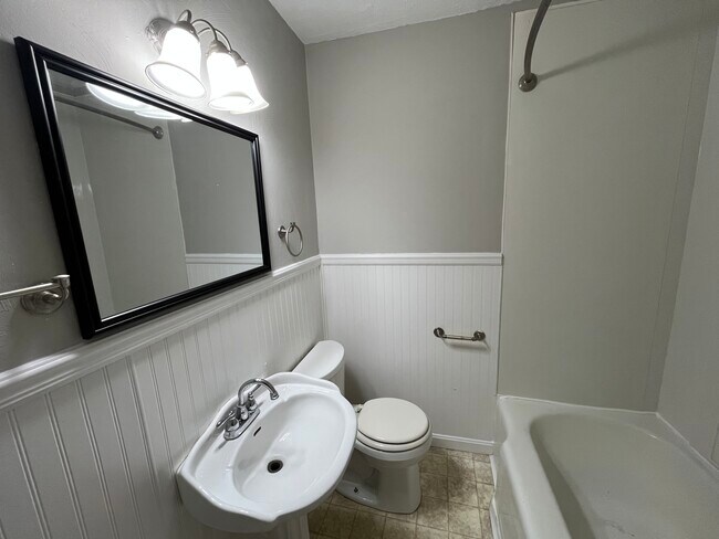 Photo - 412 Elva St