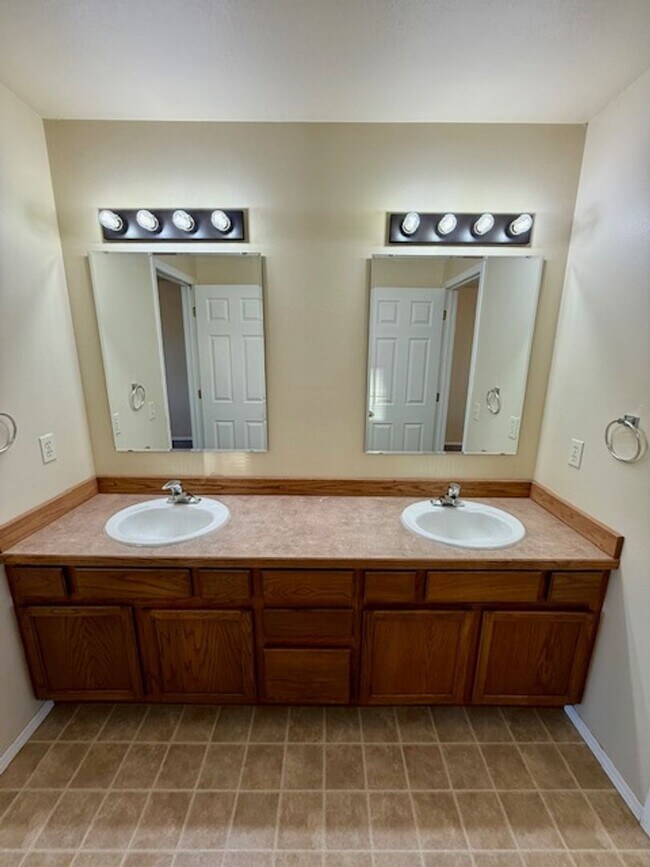 Photo - Spacious 2-Bedroom Townhouse in Bozeman – Prime Location!