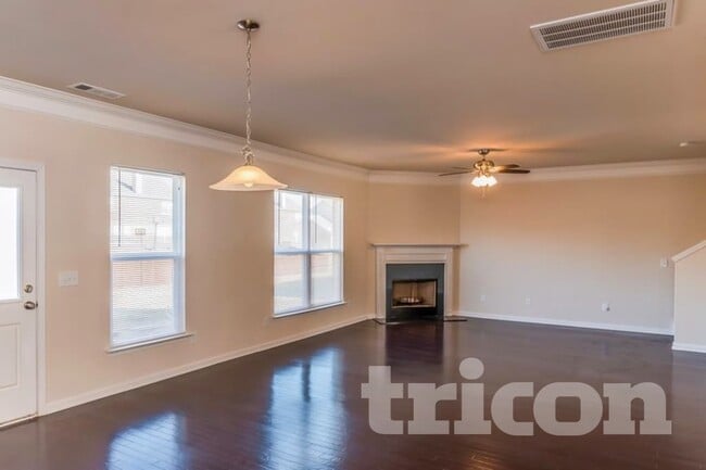 Photo - 1040 Merrick Rd