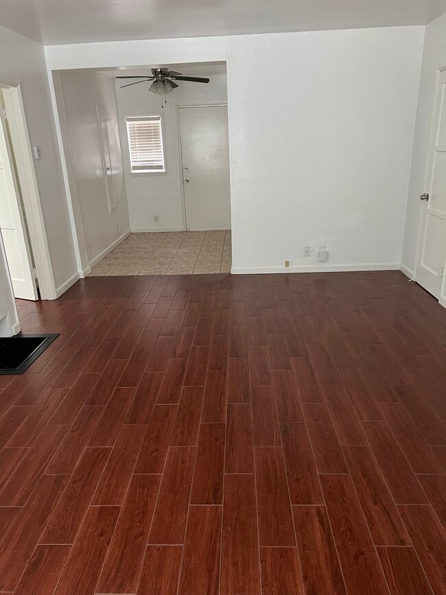 Living Room - 1809 S Orange Dr Apartamentos Unidad 1