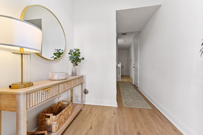 Photo - 642 NW 38th Cir