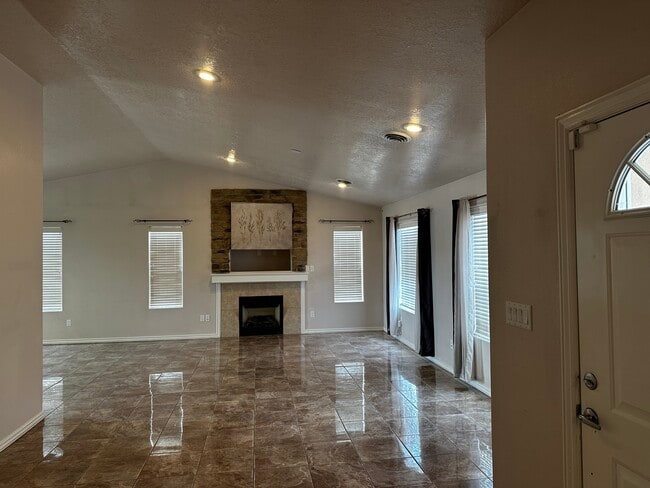 Photo - 613 Mesa Vista Dr