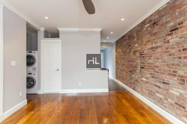 Photo - E 18TH ST. Unidad 2C