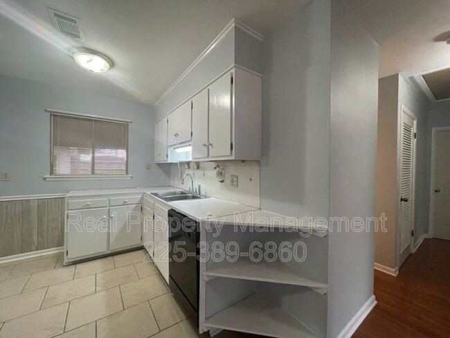 Photo - 1875 Lombard Dr