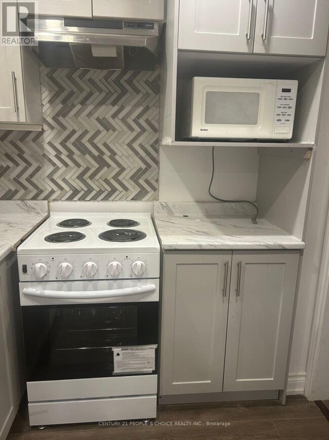 Photo - 635 Hepburn Rd