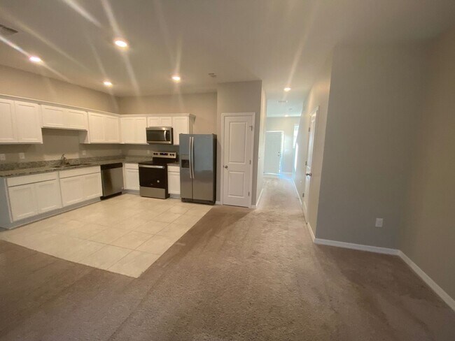 Photo - 3 Bedroom 2.5 Bath Townhouse in Davenport ...