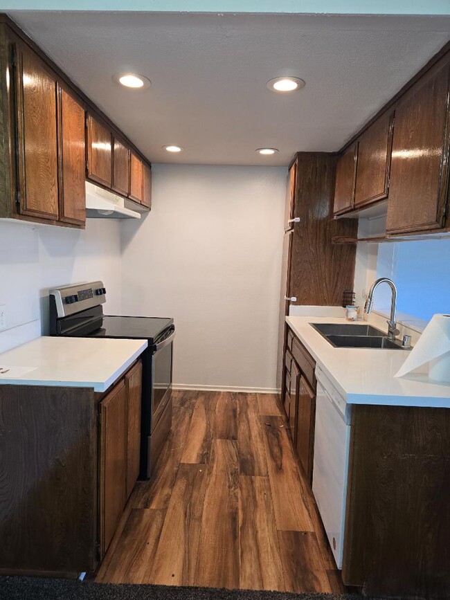 Photo - 1735 E Washington St Unit F17