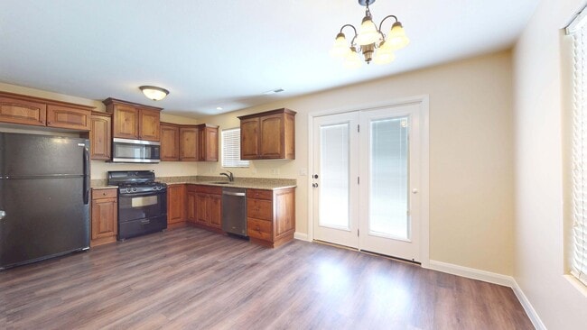 Photo - 370 1425 N St