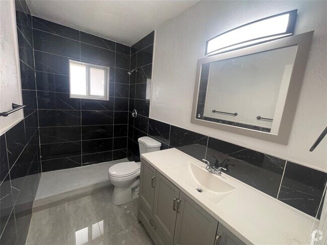 Building Photo - 7902 NW 70th Ct Unit 7902 Rental
