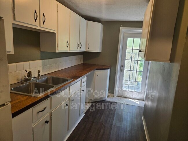 Photo - 107 Hollyberry Ln