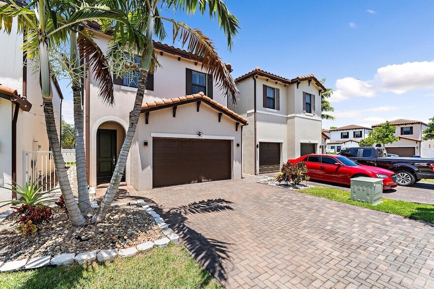 Photo - 6024 Pine Tree Way
