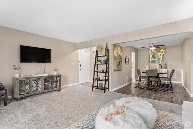 2BR, 1BA - 900SF - Living Room