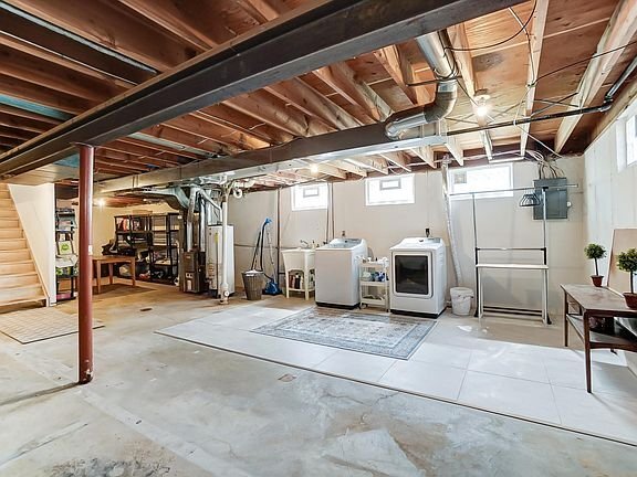 Photo - 1599 Yellowglen Dr