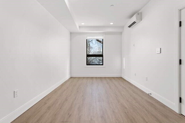 Photo - 1137 Washington St Unit 4