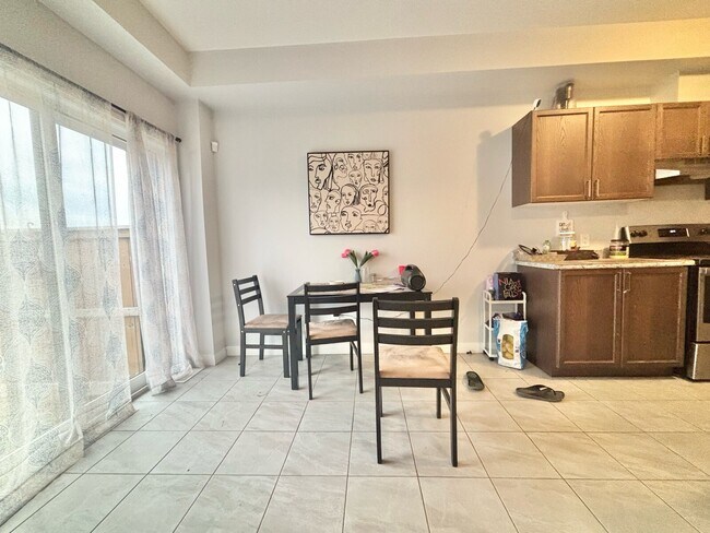 Building Photo - 3 BED - 2.5 BATH - NIAGARA FALLS -TOWNHOUSE