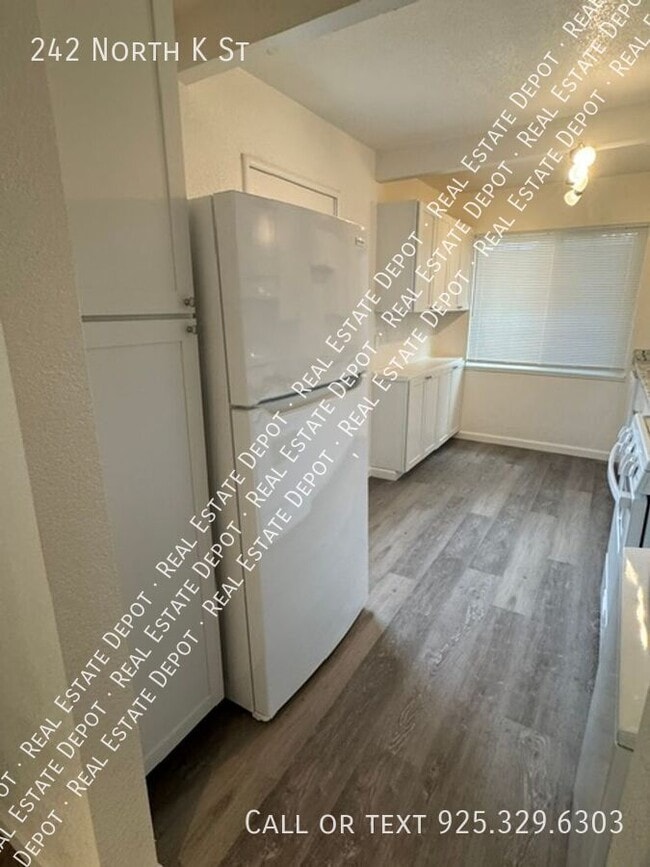 Photo - 242 N K St