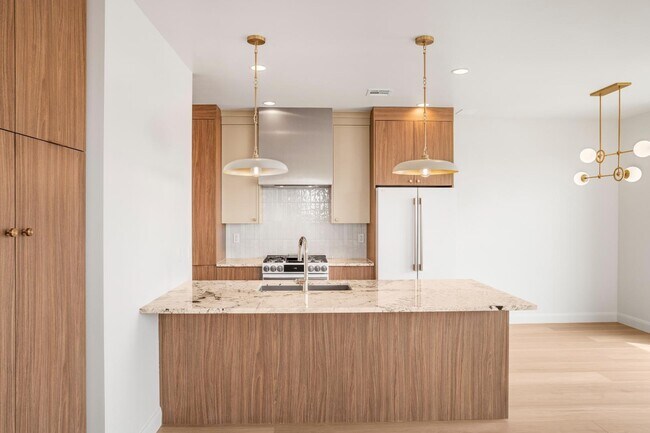 Photo - 978 Manen St
