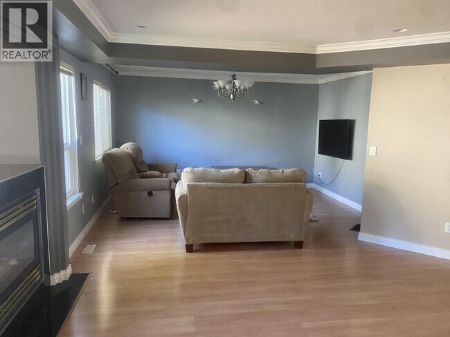 Photo - 2048 Parkway Blvd