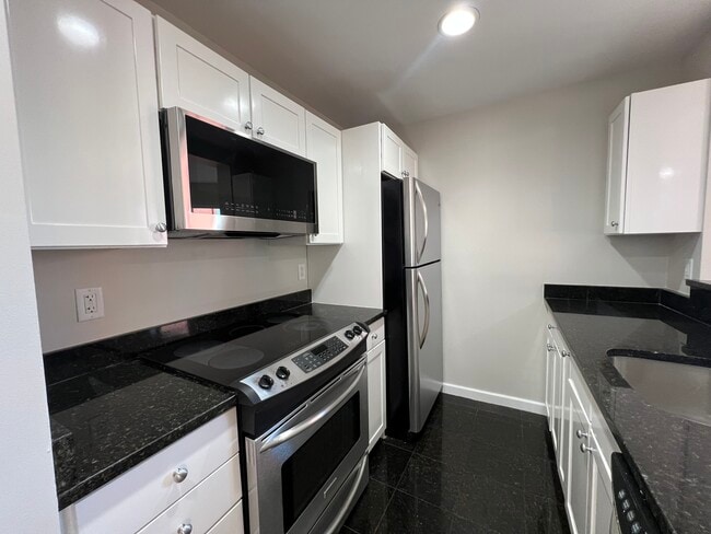 Photo - 1661 Washington St