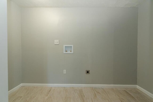 8909 Channing Dr