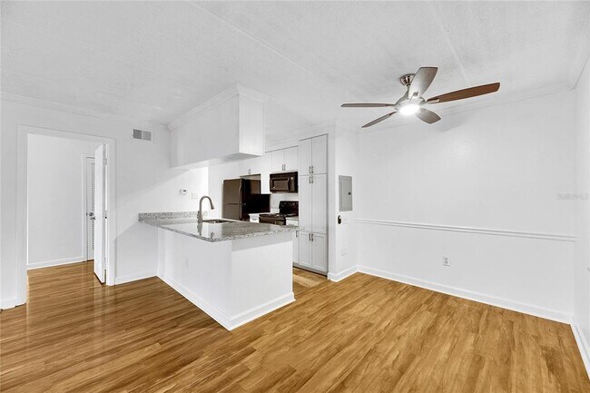 Photo - 5304 W Kennedy Blvd Unit 106
