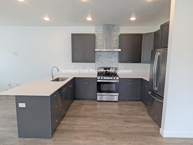 Photo - Newer 2 Bed 3 Bath Townhome