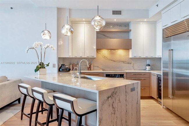 100 South Pointe Dr Unit 708