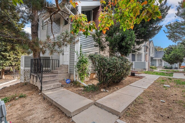 Photo - Spacious 1 Bed 1 Bath LOFT in the heart of Aurora Hills!