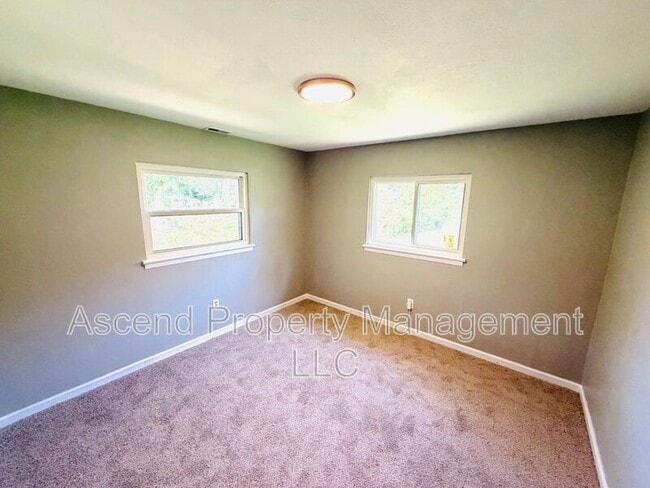 Photo - 717 Caruthers Rd