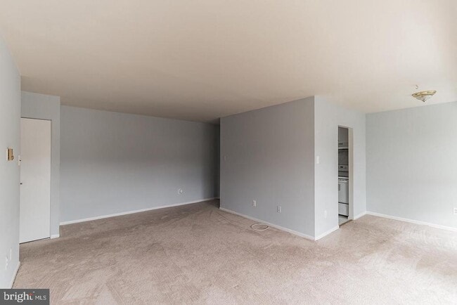 Building Photo - 7587 Margate Ct Unit 203