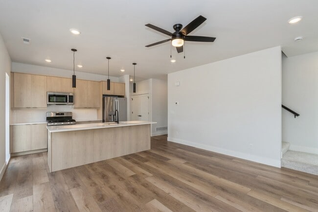 Photo - 1722 Hamilton St SW