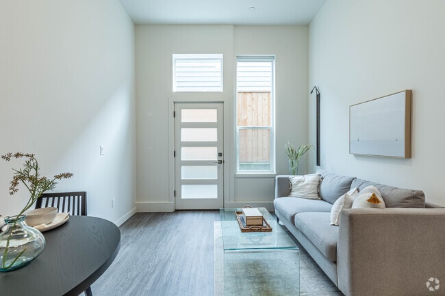 1BR, 1BA - 437SF - MF 15 - N. Emerson