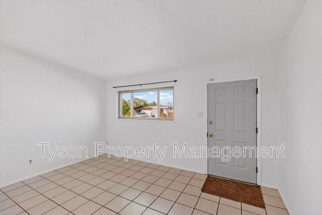 Photo - 736 Claudine St NE