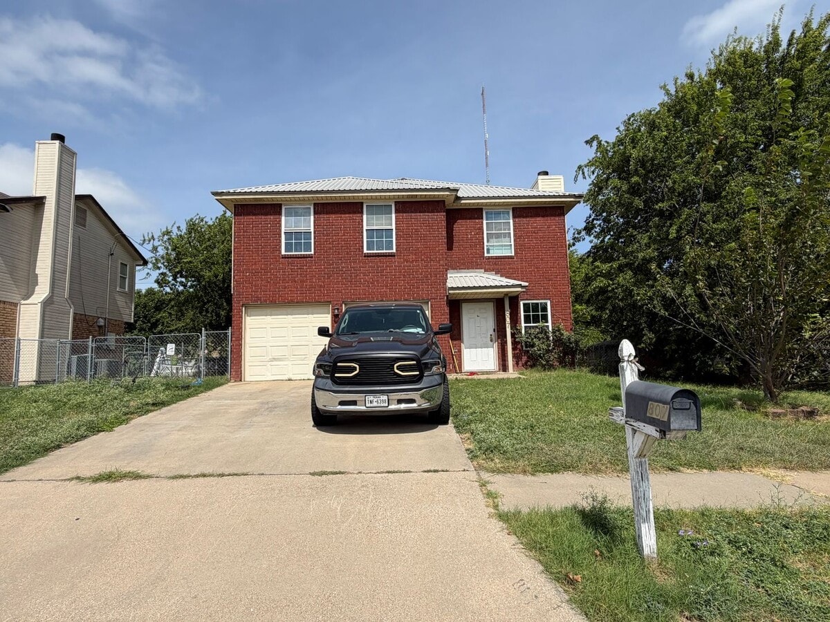 Photo - 807 N 5th St