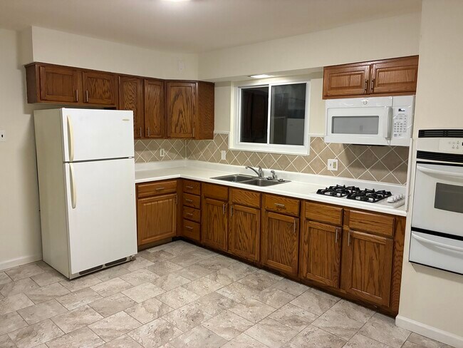 1285 Pamela Dr
