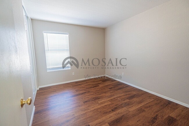 Photo - 1158 E Silversmith Trail