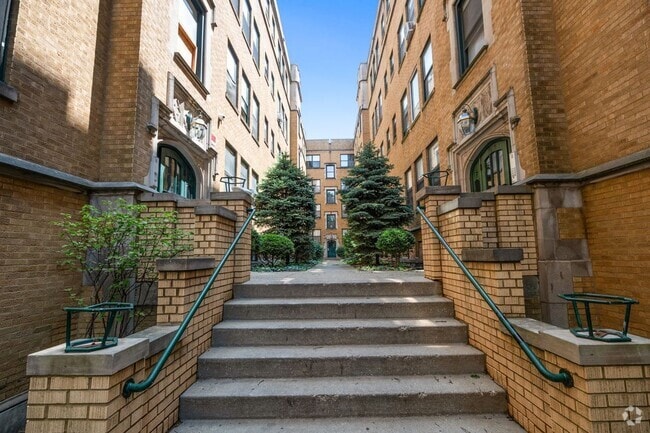 Building Photo - Two Bedroom Condo Unit in South Shore!