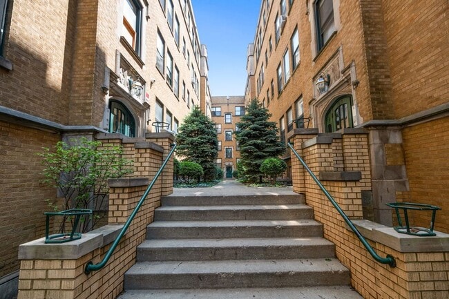Building Photo - Two Bedroom Condo Unit in South Shore!