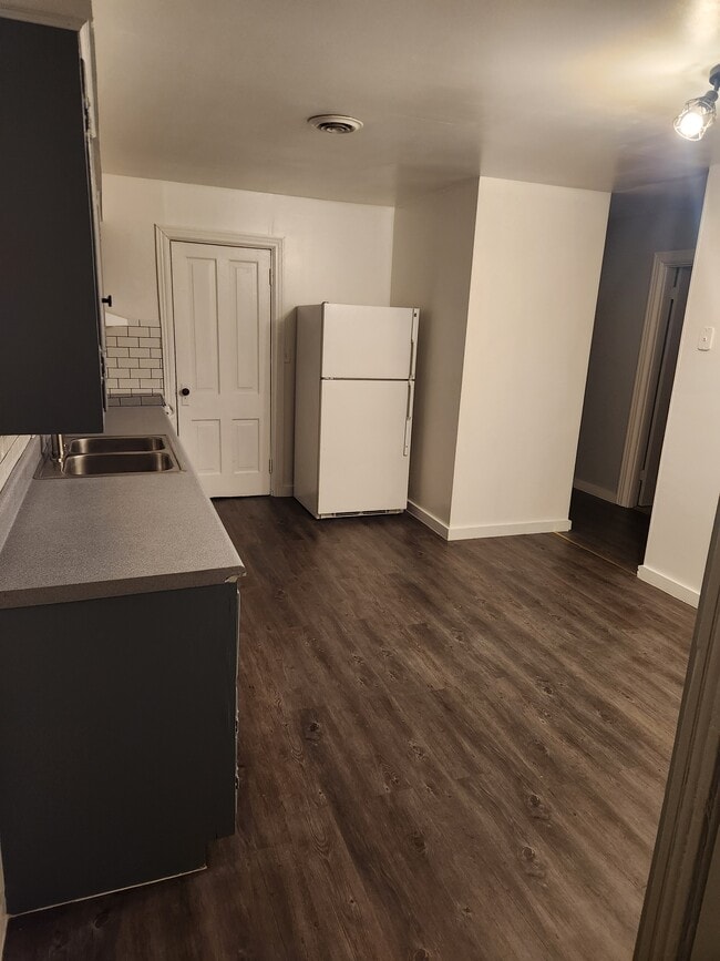 Photo - 111 Verbeke St Unidad B