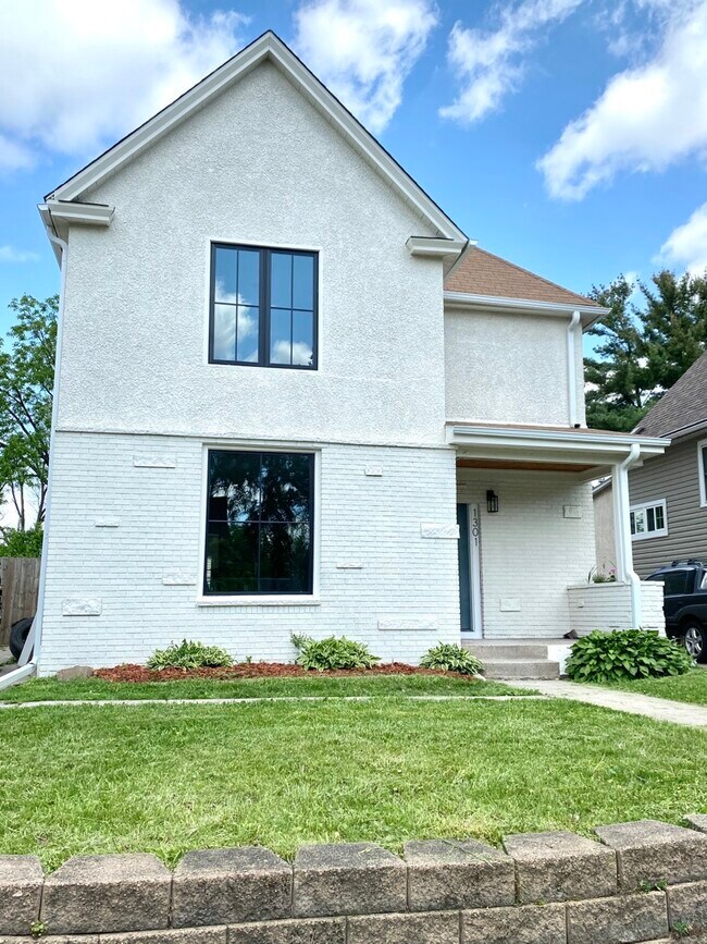 Photo - 1301 Hewitt Ave