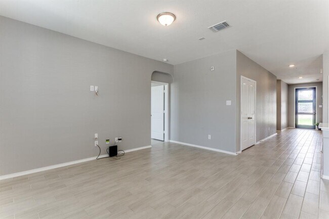 Photo - 1100 Desaix Dr