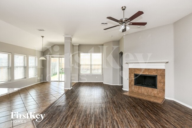 Photo - 423 Hackberry Dr