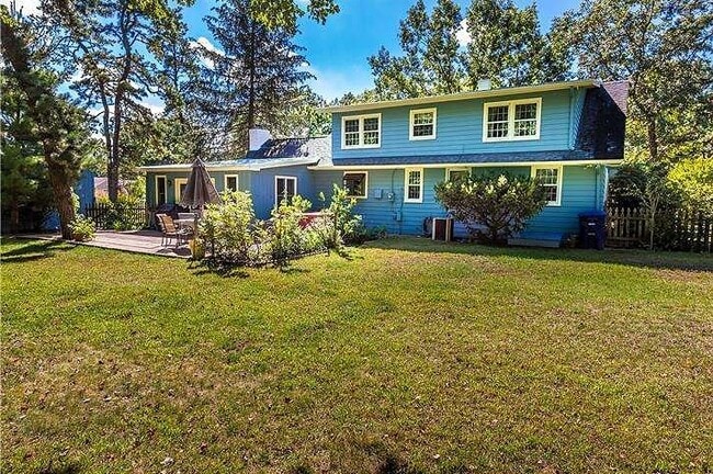 Rear Yard - 44 N Lakeside Dr W