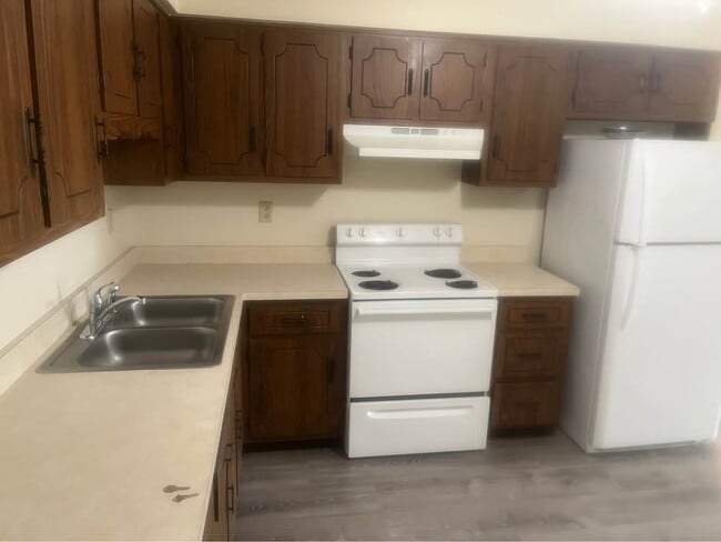 Building Photo - 18 W Main St Unit 1