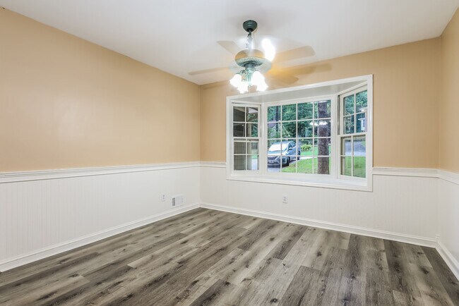 Photo - 5947 Chalice Way