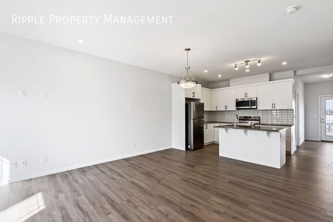 Photo - FANTASTIC 4 BEDS/ 2.5 BATHS HOUSE WITH BASEMENT!