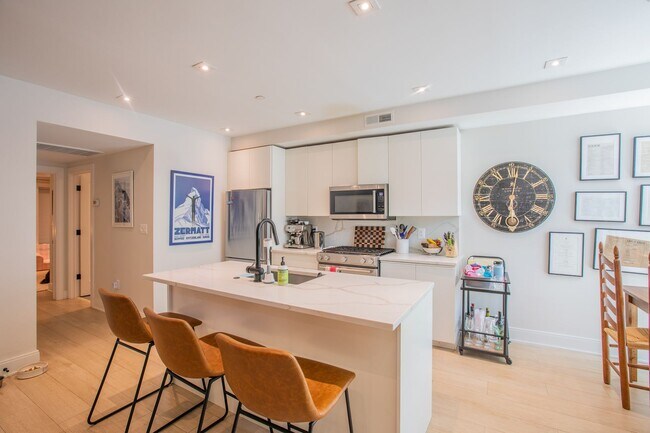 Photo - Stunning 2 BR/2 BA Condo in Lanier Heights!