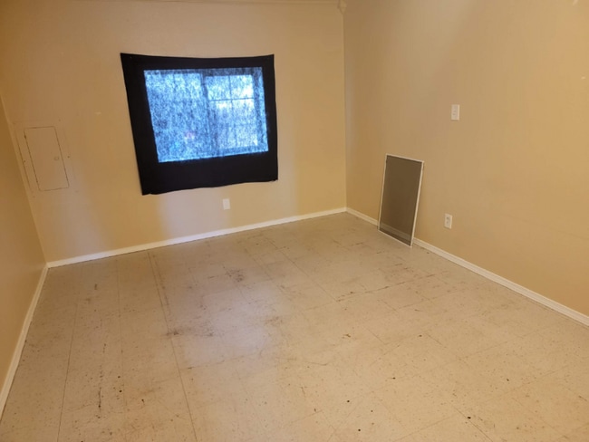 Photo - 290 Elma Ave NE