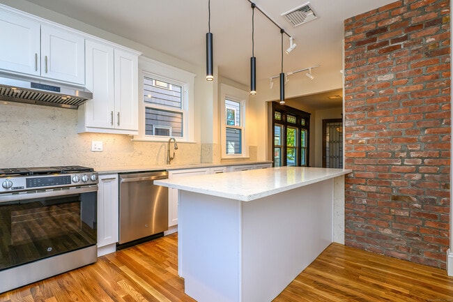 Building Photo - 27 Hubinger St Unit 1