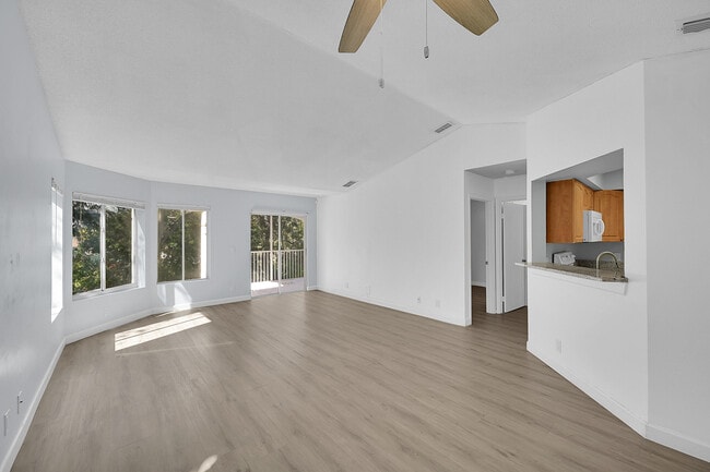 Photo - 815 Boynton Beach Blvd Unidad 14-201